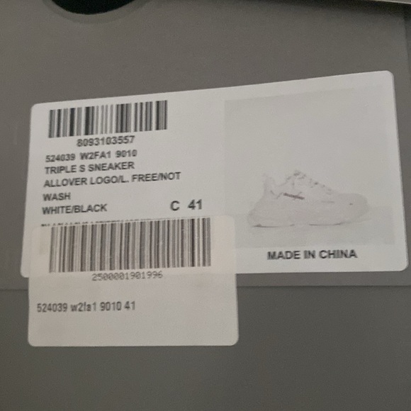Authentic Balenciaga Triple S sneakers - Picture 6 of 8